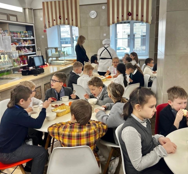 Сотрудники оценили работу школьных столовых и качество предоставляемого питания